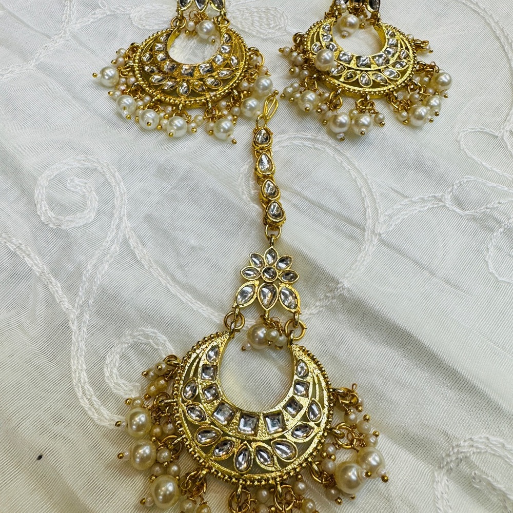 Indian jhumka with tikka